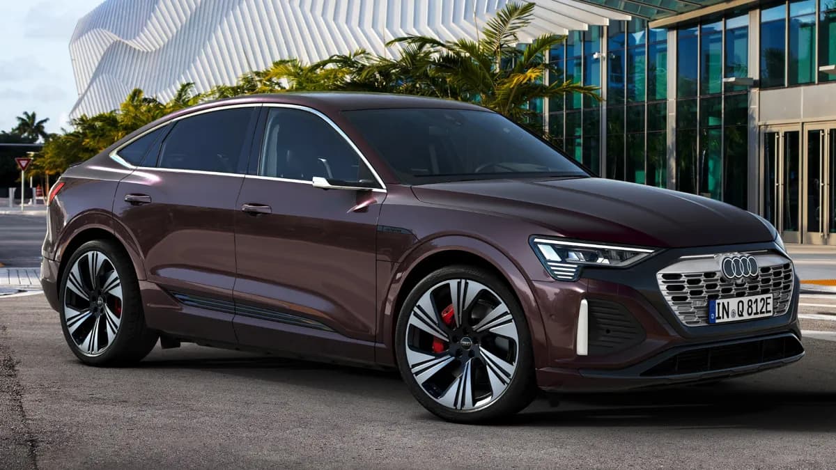 Audi-Q8 Sportback e-tron-21