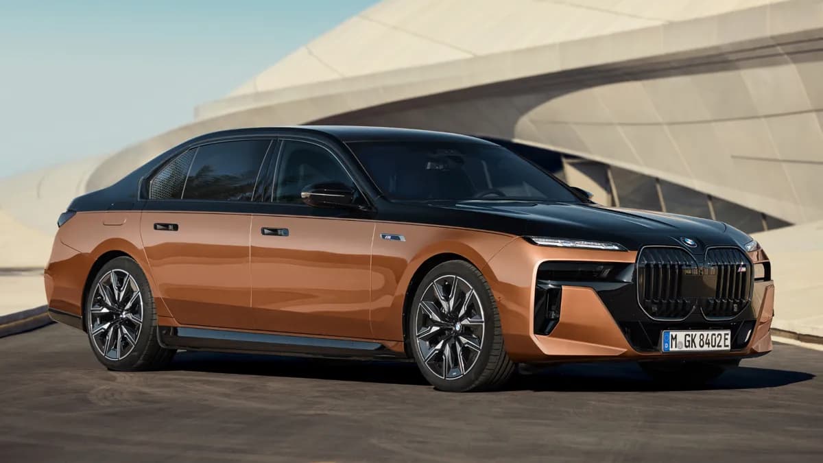 BMW-i7-16