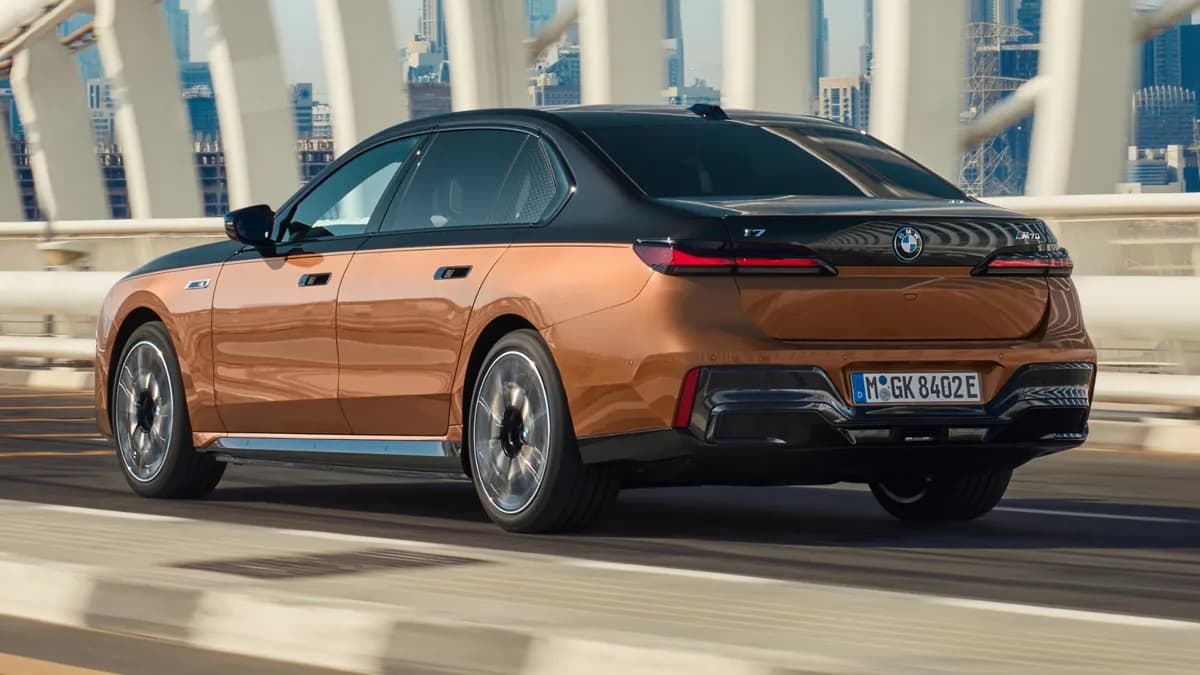 BMW i7