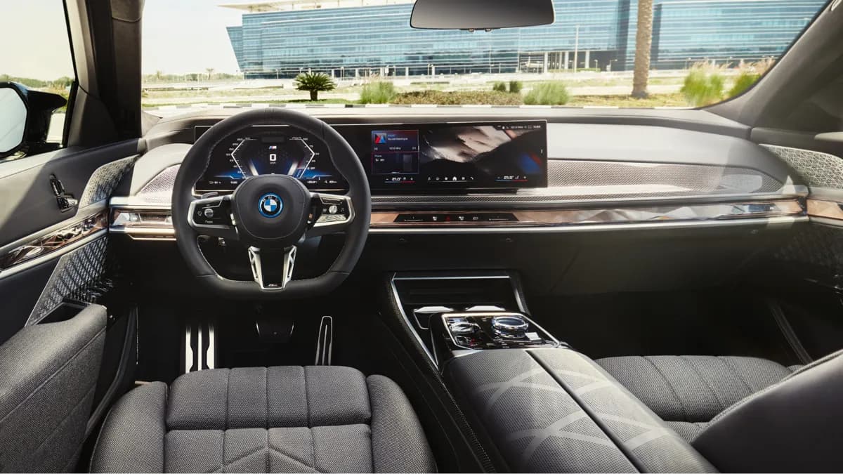 BMW i7