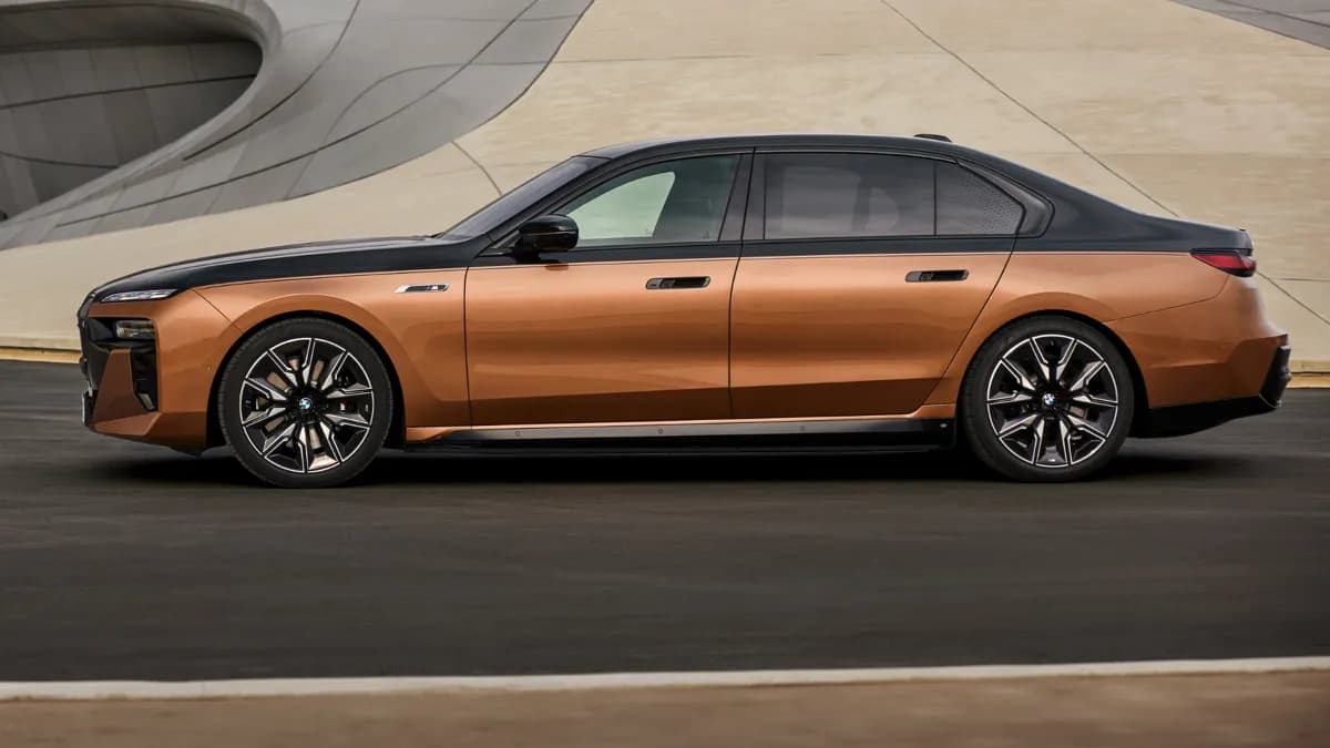 BMW i7
