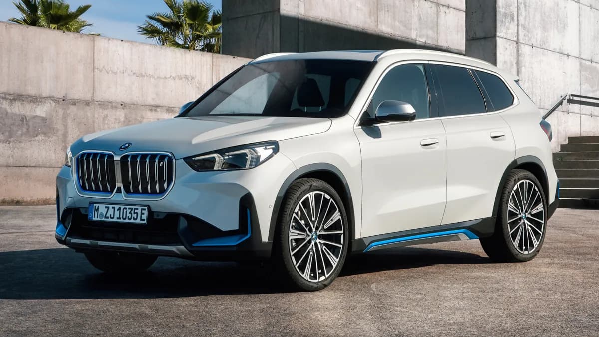 BMW-iX1-18