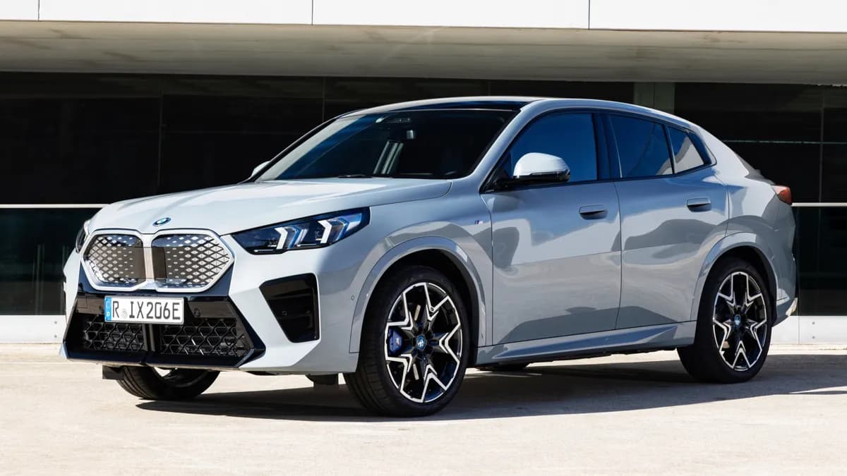 BMW-iX2-19