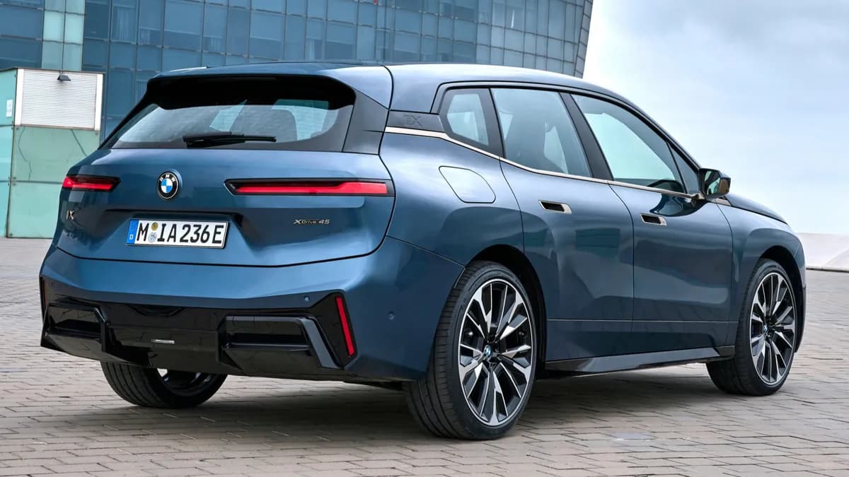 BMW iX
