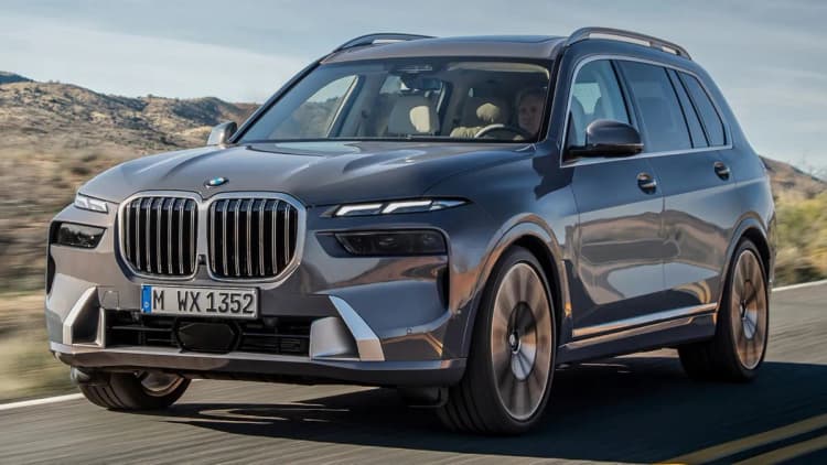 BMW-X7-27