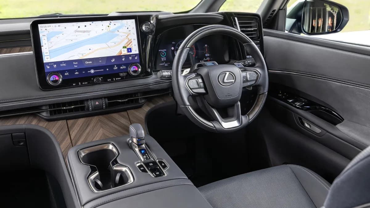 Lexus LM
