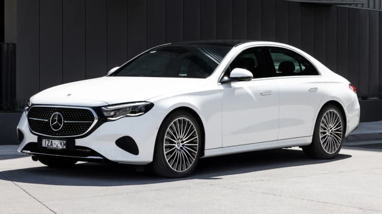 Mercedes-Benz-E-Class Sedan-6