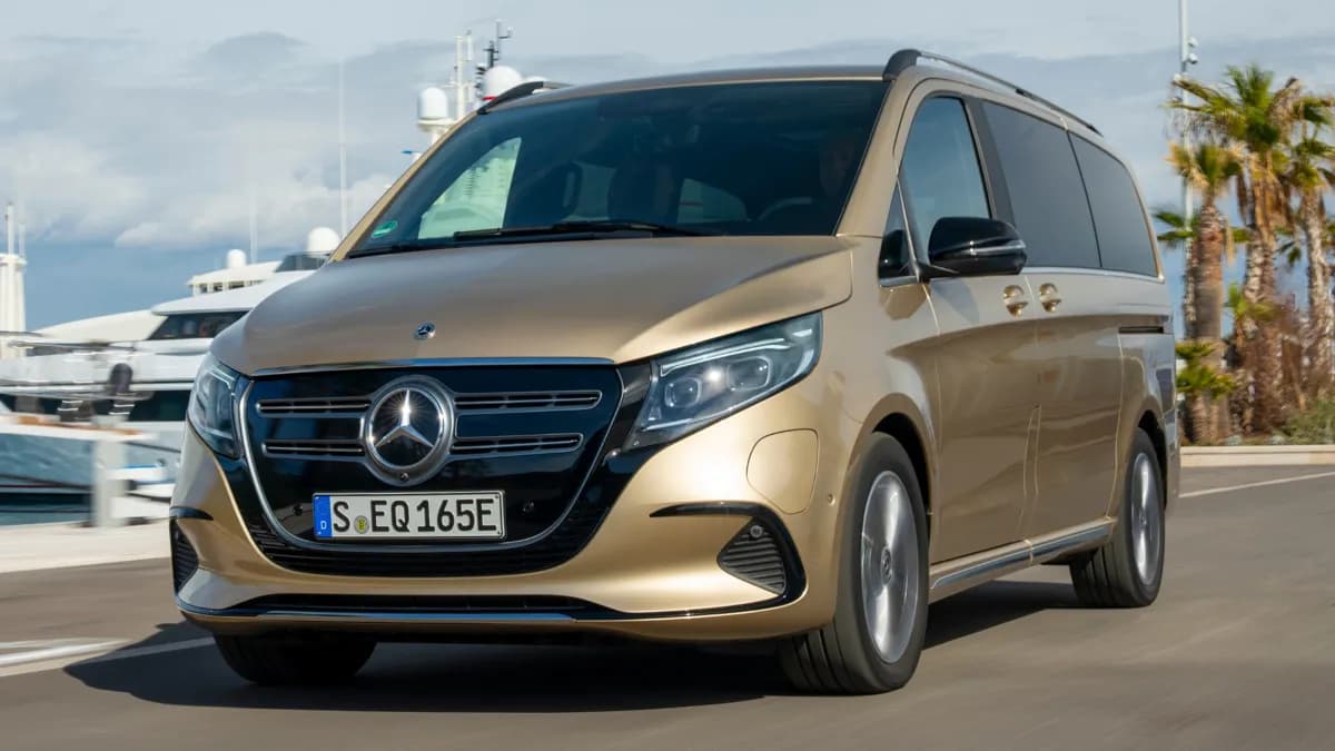 Mercedes-Benz-EQV-13