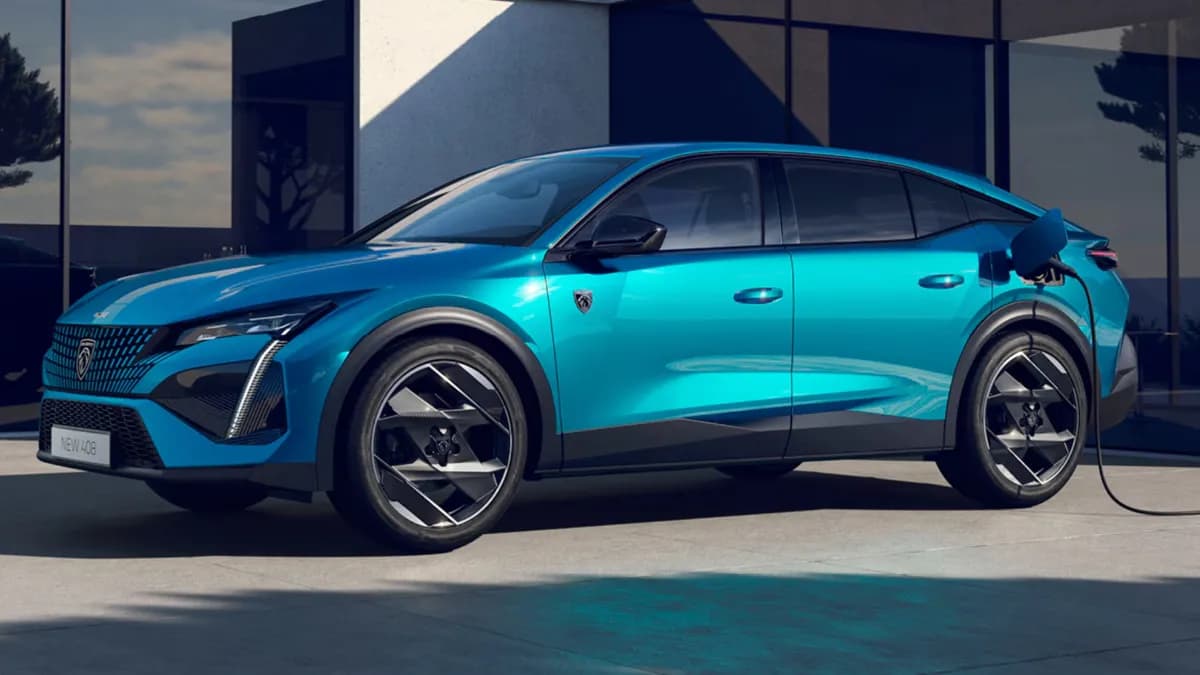 Peugeot-408 Fastback-3