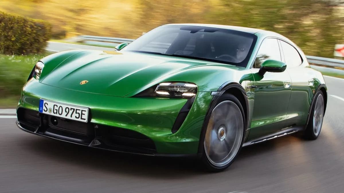 Porsche-Taycan Cross Turismo-10