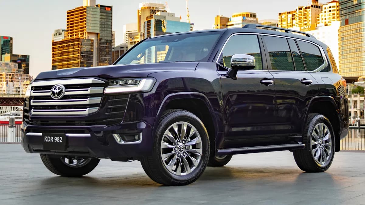 Toyota-LandCruiser 300-13