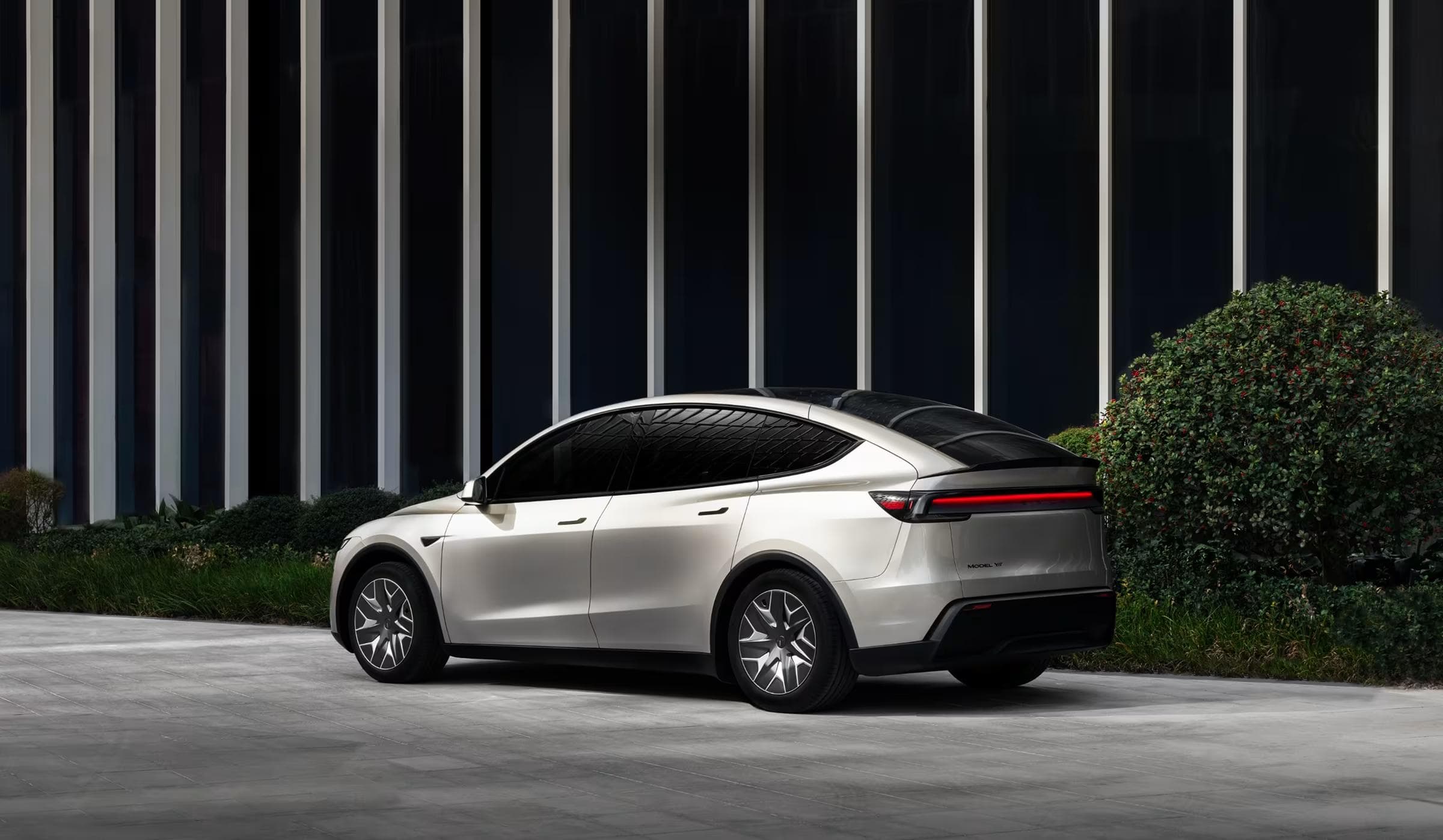 Tesla Model Y L six seat EV on sale in Australia from $74,900 - Image 2